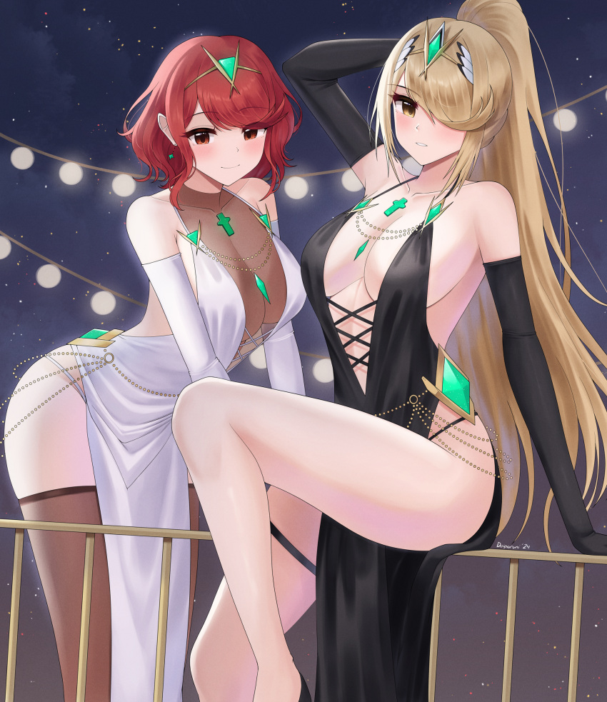 2人の少女、魅力的、巨乳、黒いドレス、黒い手袋、金髪、ドイパルニ、ドレス、イヤリング、肘用手袋、手袋、片目を覆う髪、高解像度、宝石、視聴者を見つめる、ミスラ、任天堂、ピラ、赤い目、赤髪、笑顔、前髪を流したティアラ、白いドレス、白い手袋、ゼノブレイド(シリーズ)、ゼノブレイドクロニクル2、黄色い目